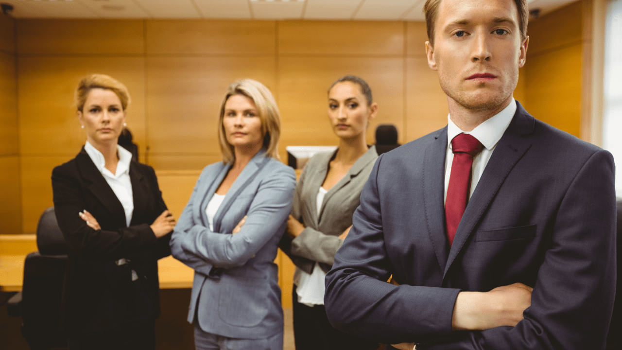 Professional attorneys in courtroom discussing difference between a traffic lawyer and a criminal defense lawyer